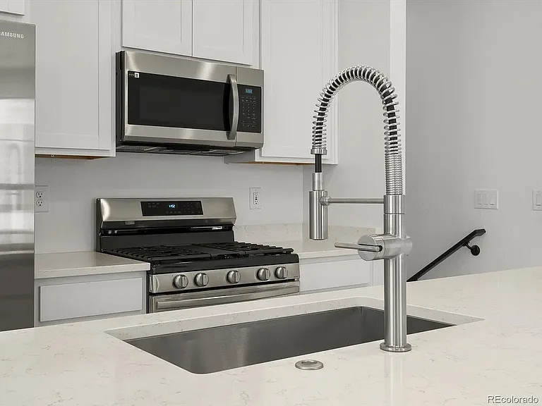 2046 S Holly St #1 — Photo 10