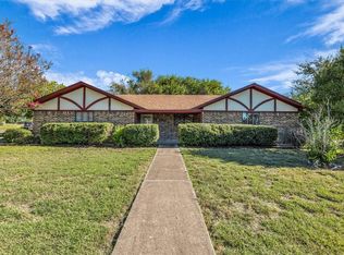 300 Hillside Dr, Hewitt, TX 76643