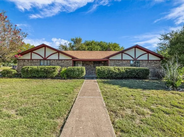 300 Hillside Dr, Hewitt, TX 76643
