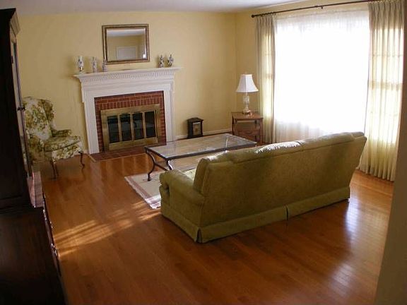 Spacious living room with