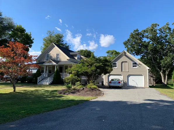 49 Woodlawn Ave, Bristol, RI