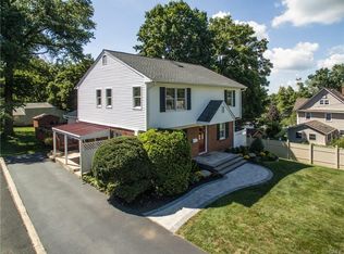 16 Hilltop Dr, Pearl River, NY 10965