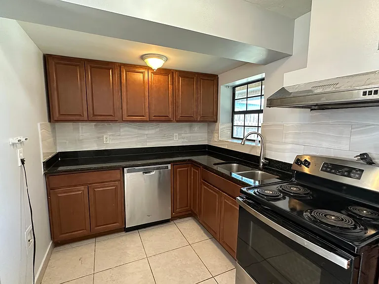 10509 Stone Rd — Photo 2