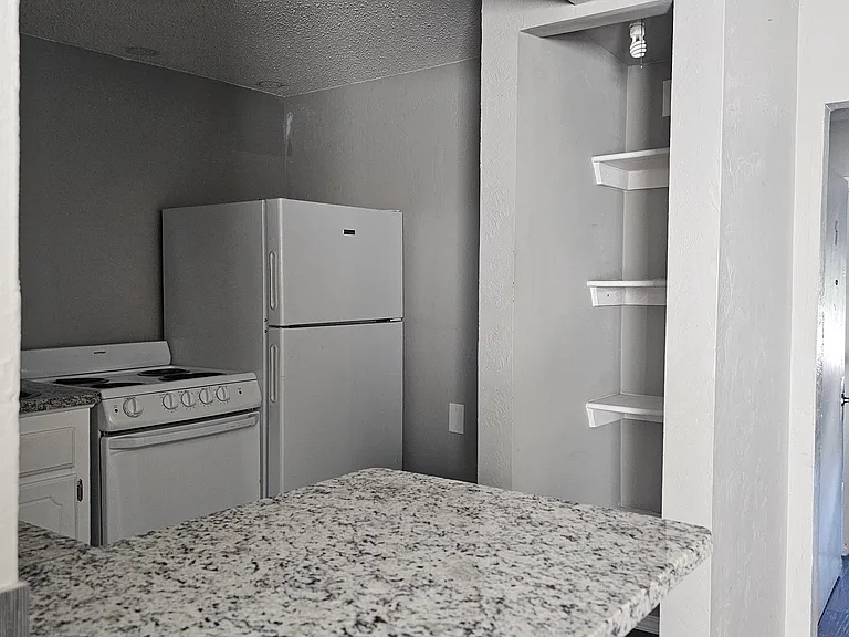 205 W Idaho Ave #5 — Photo 8