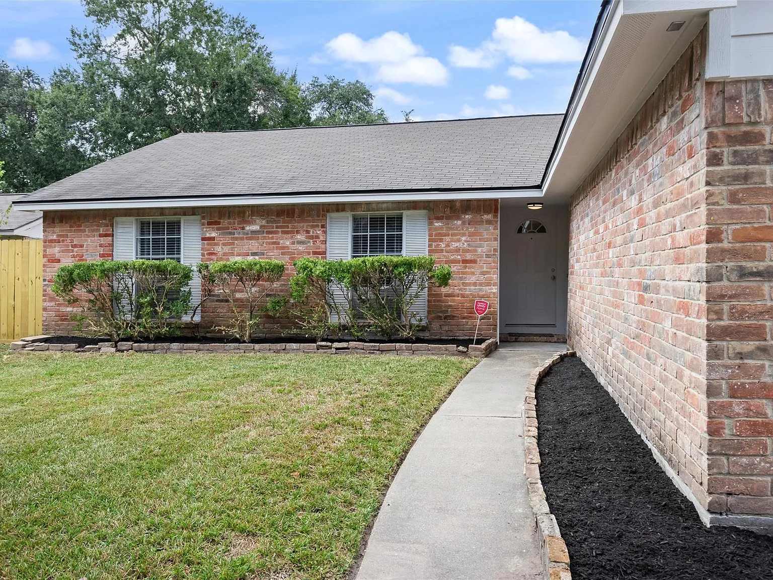 3 bed, 2.0 bath, 1643 sqft, $1,800 — Photo 2