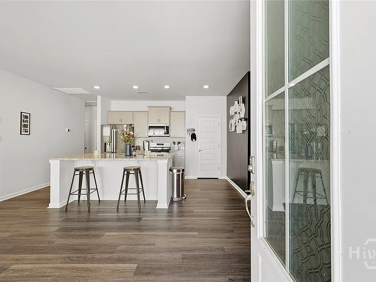 152 Holloway Hl — Photo 2