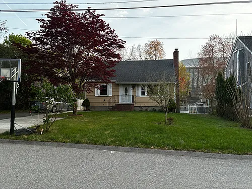 56 Ivan St Photo 1