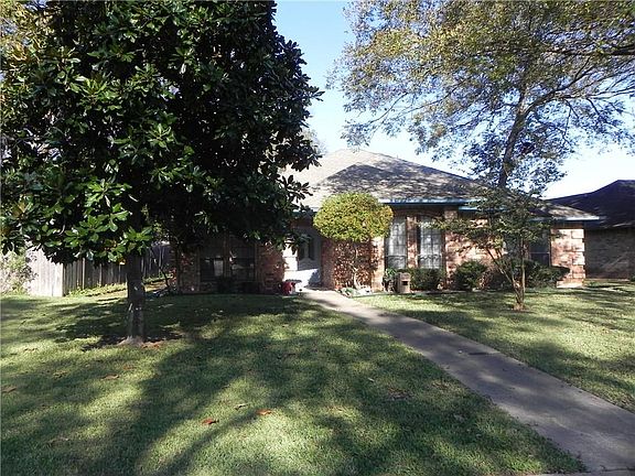 3rd image of 355 Meadowcreek Dr