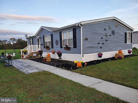 2nd image of 810 Fox Pointe Dr #11