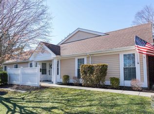 8 Baldwin Ct, Ridge, NY 11961