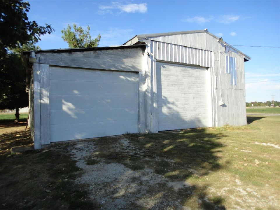 2nd image of 15555 S Rangeline Rd