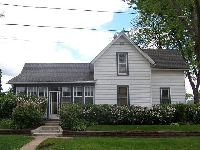 1st image of 104 N Green St