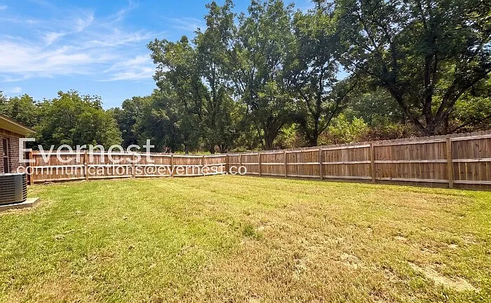 718 Court St — Photo 16