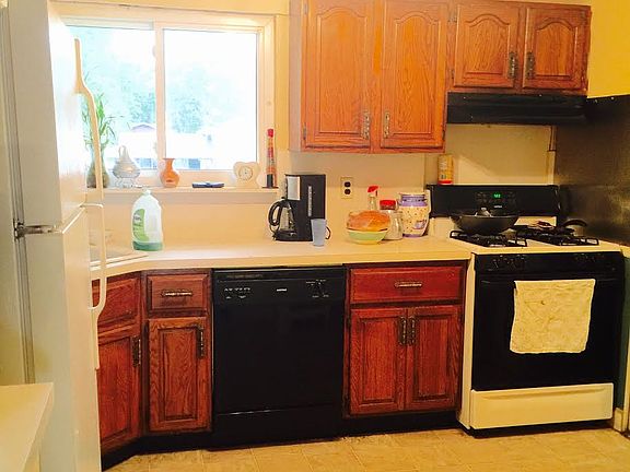 5th image of 178 Milandy St