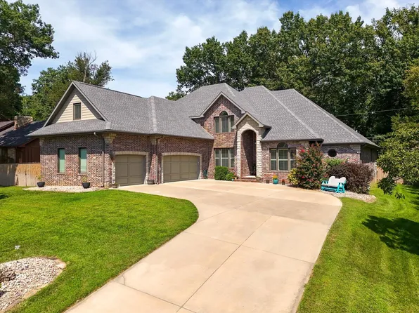 1468 S Bright Oak Avenue, Springfield, MO 65809