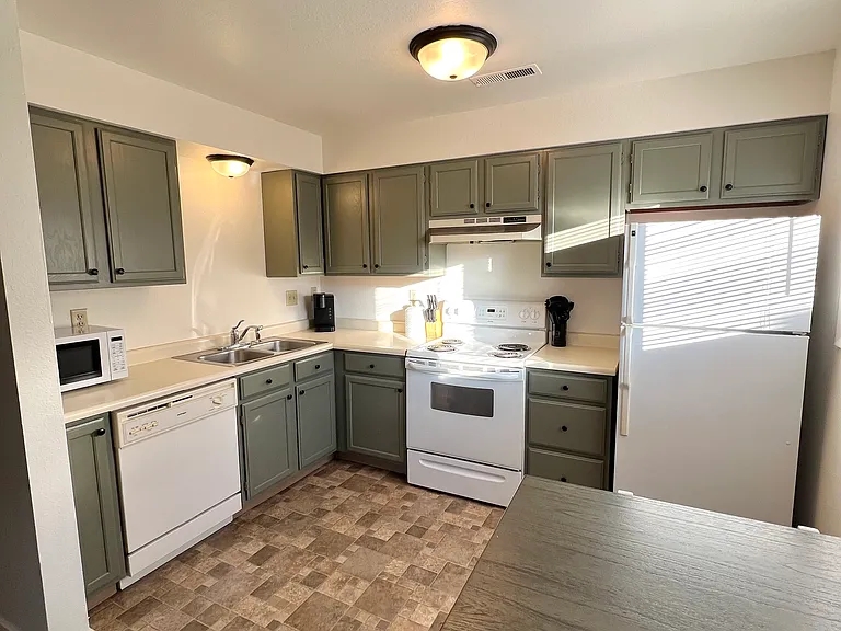 219 14th Ave S #3 — Photo 8