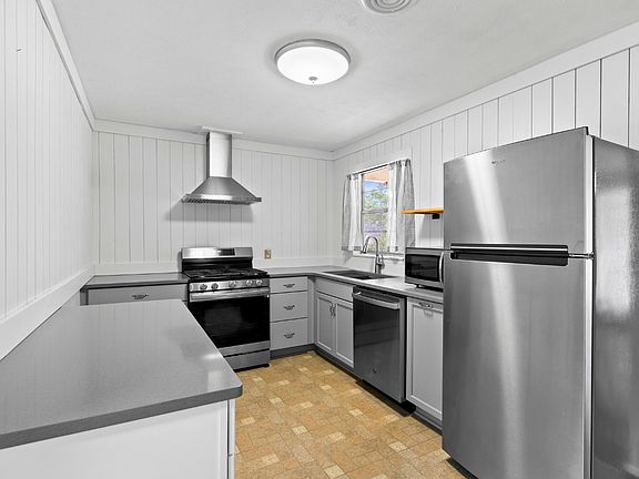 4th image of 1558 Emily Ave
