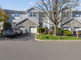 29 Harbor Bay Cir, Laurence Harbor, NJ 08879