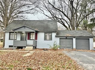 1153 Wakefield Rd, Leavittsburg, OH 44430