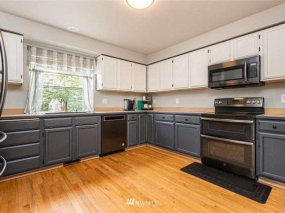 5th image of 10604 198th Avenue Ct E