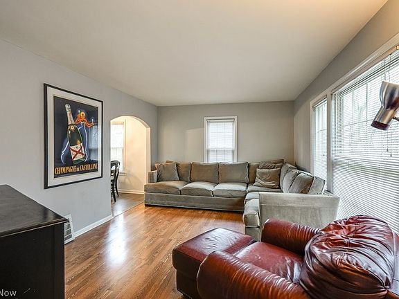 3rd image of 7471 Som Center Rd