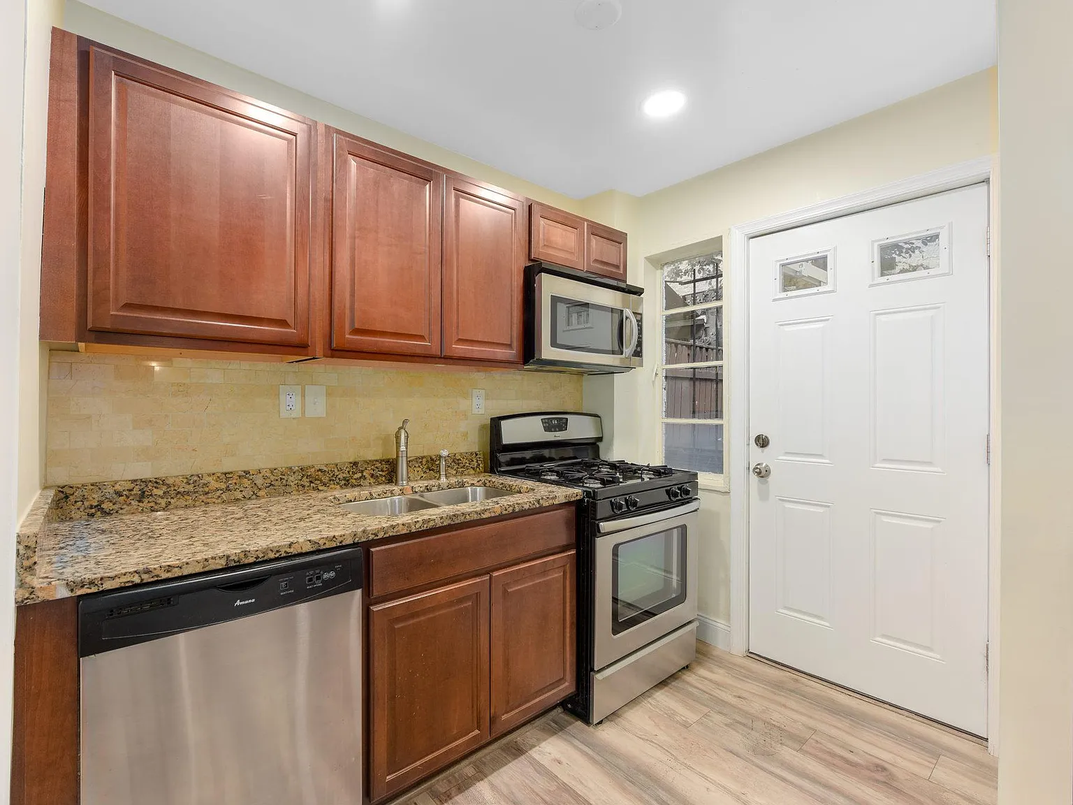 3 bed, 1522 sqft, $2,500 — Photo 4