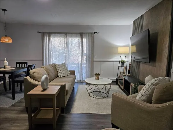 1 Eric Pl #103, North Providence, RI 02911