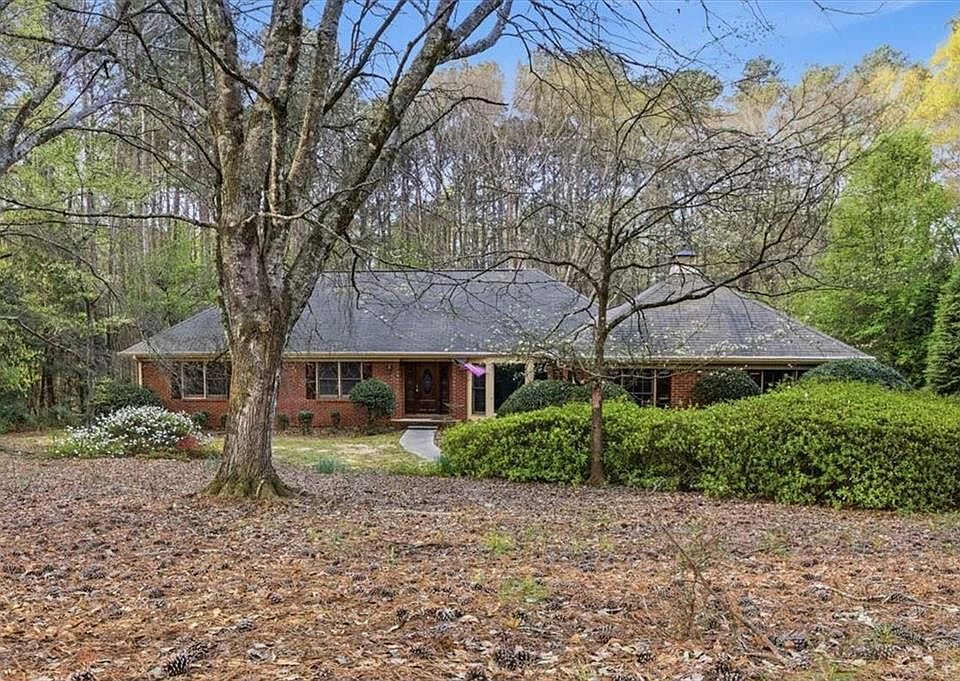 1st image of 3197 Spring Lake Dr NE