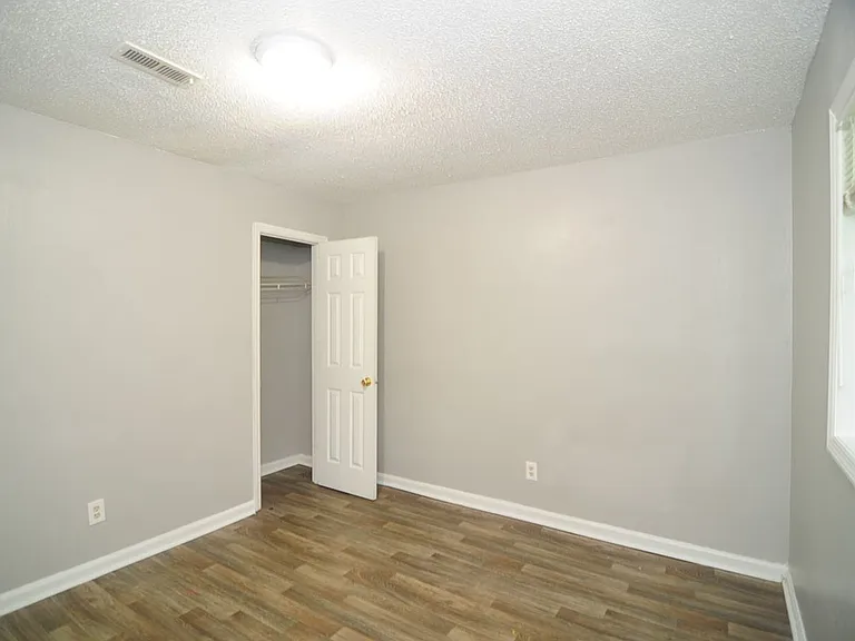 2425 Tuxedo Dr NW — Photo 6