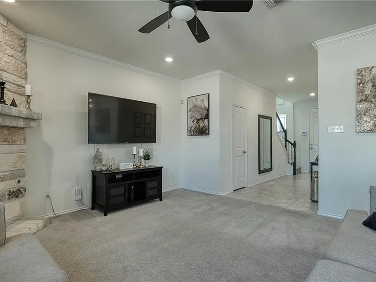 521 Bradford Ln — Photo 36