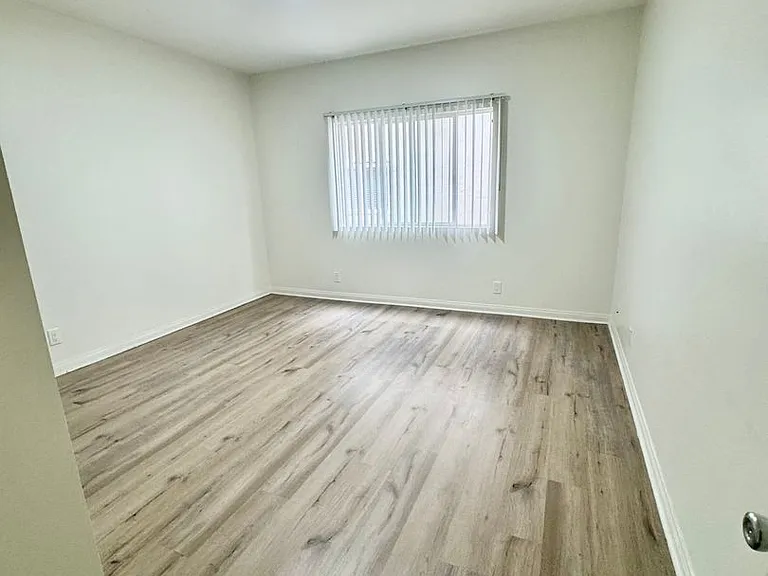 10883 Rose Ave #101 — Photo 7