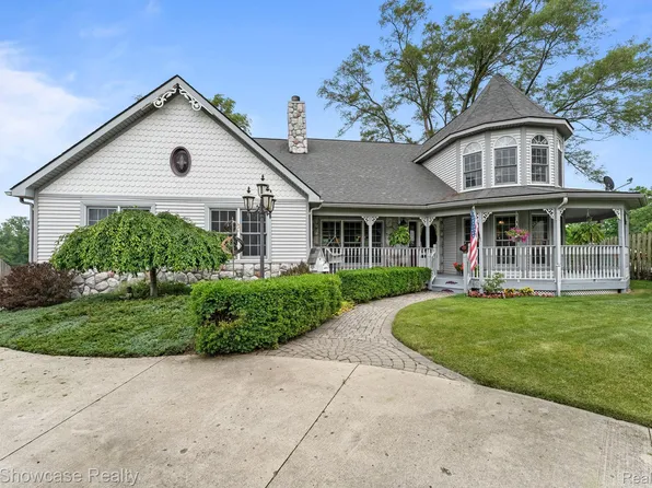 6476 Andersonville Rd, Waterford, MI 48329