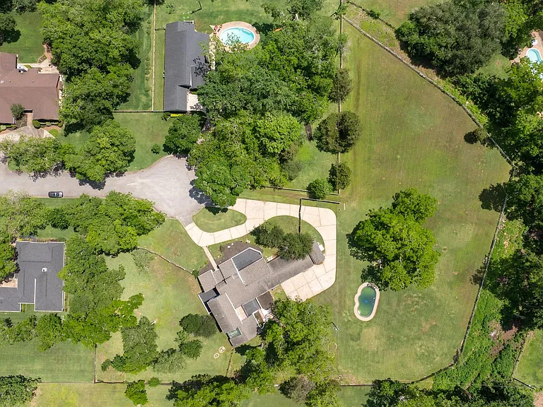 5230 Meadow Forest Dr — Photo 49