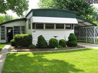 10 Festival Dr #10, Olmsted Falls, OH 44138