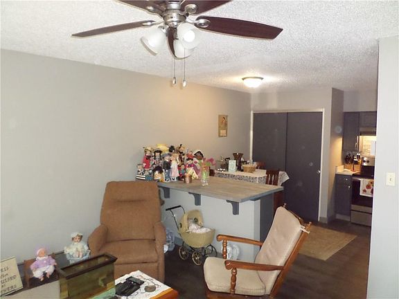 4th image of 209 9th St