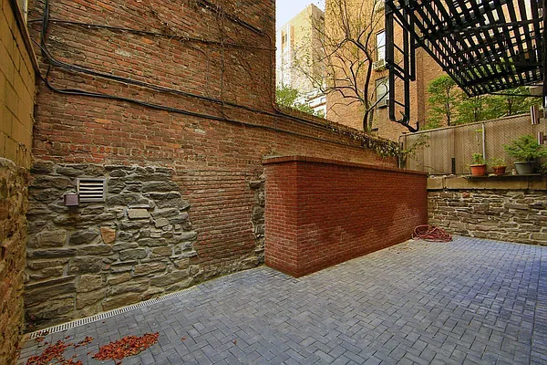 Rented by Avenues Real Estate | media 17