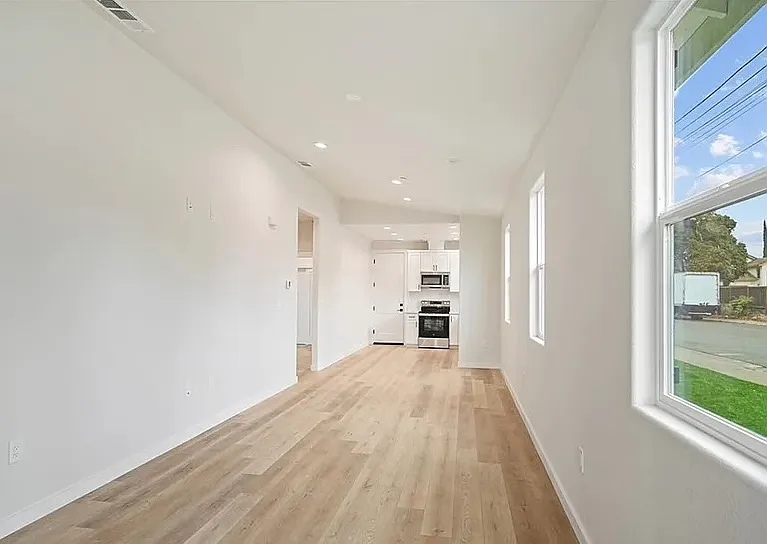 243 E 3rd St — Photo 3