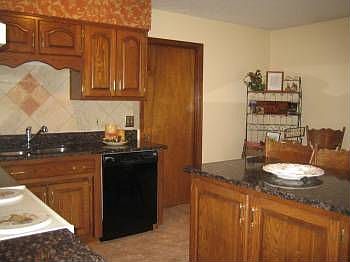 4th image of 200 Everett Ct