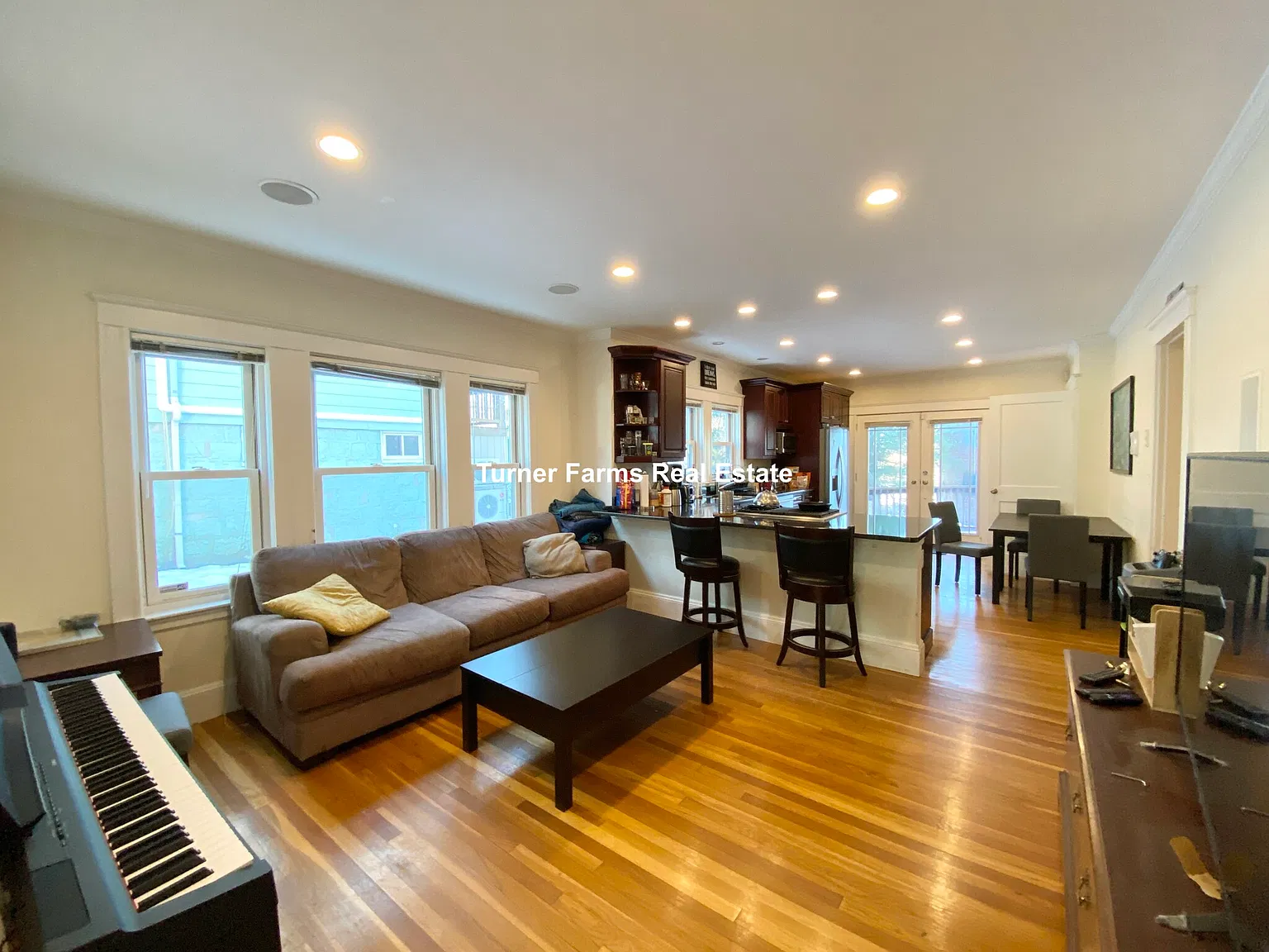 15 Sunset St — Photo 2