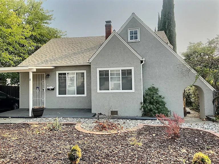 531 Elefa St — Photo 2