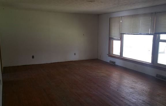 2nd image of 4025 Park Ln