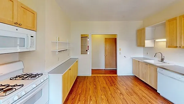 22 Boynton St #R3 — Photo 5