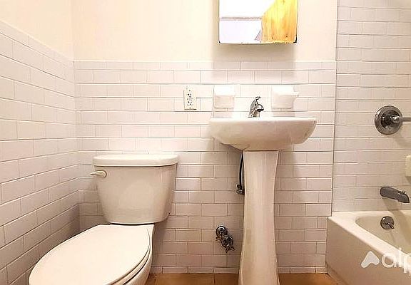 4th image of 125 Elizabeth St APT 5B