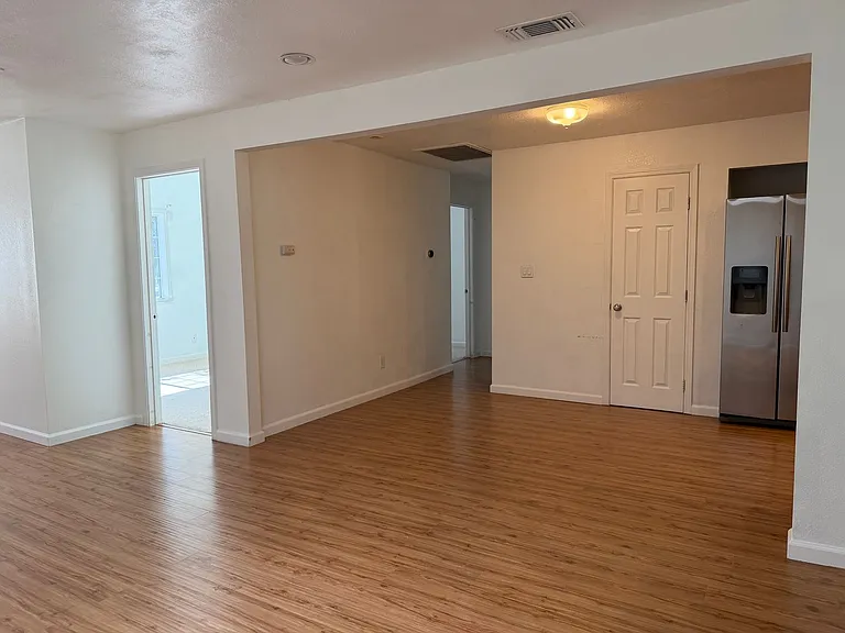 3829 Delaware Ave — Photo 6