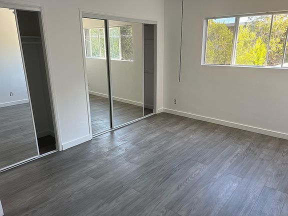 4th image of 2302 Oak St APT 6
