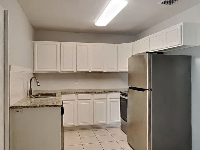 1838 Crooks Ct — Photo 3