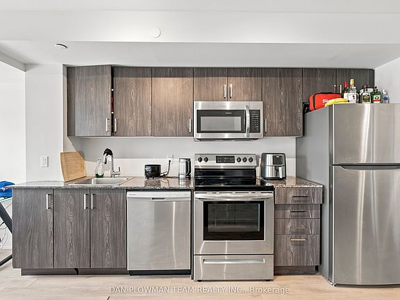 5th image of 20 Meadowglen Pl #227