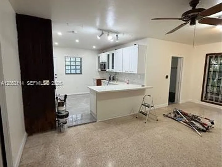 631 NE 60th St #631 — Photo 2