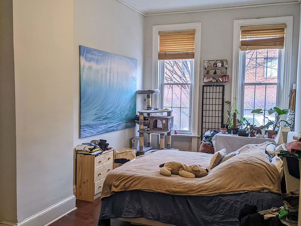 Huge bedroom with high ceilings