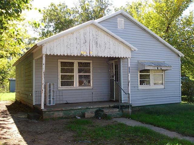1st image of 206 W Pine Ave